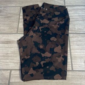 Ascend pant, size large balance athletica outlander collection